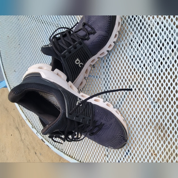 On Running Cloud Tec running shoes - Picture 2 of 4